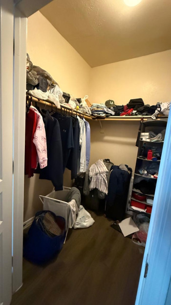 temporary private 1b1b accommodation available for male gated community